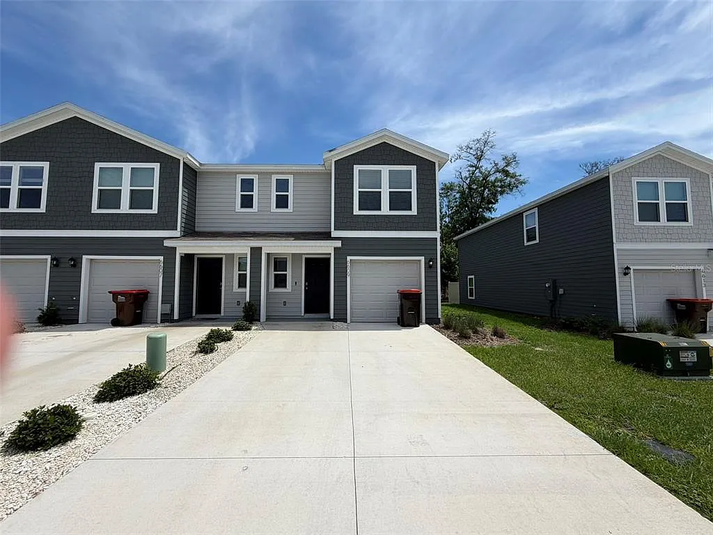 3 bed, 2.5 bath, 1458 sqft, $1,650 — Photo 2