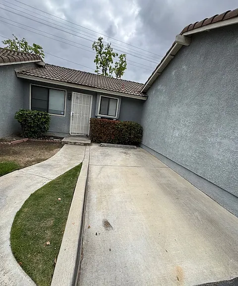 9505 Arlington Ave — Photo 2