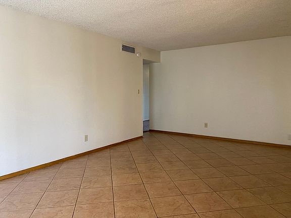 2nd image of 1848 E La Donna Dr