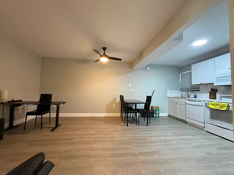 2811 SW Archer Rd #B9 — Photo 2