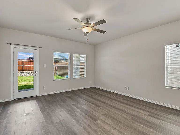 810 Honeydew Ln — Photo 17