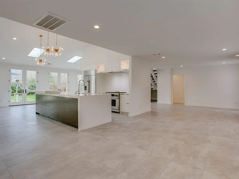 2045 Marydale Dr — Photo 16