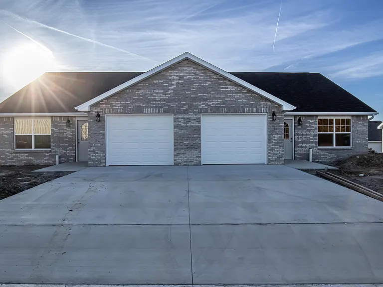 2213 Atchison Ave — Photo 2