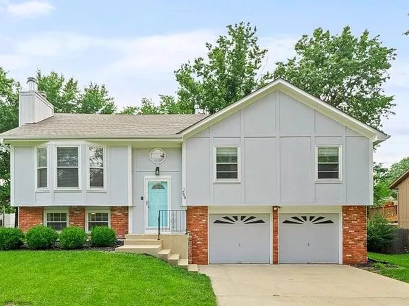 209 S Normandy Dr, Olathe, KS 66061