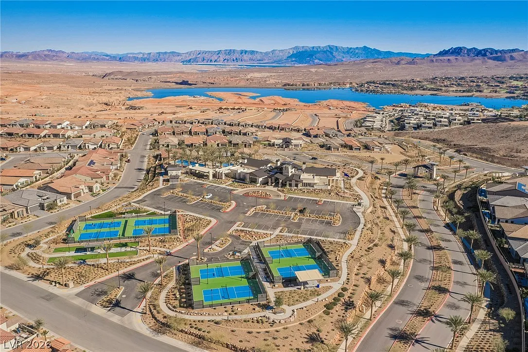 3 bed, 2.0 bath, 2028 sqft, $3,500 — Photo 3