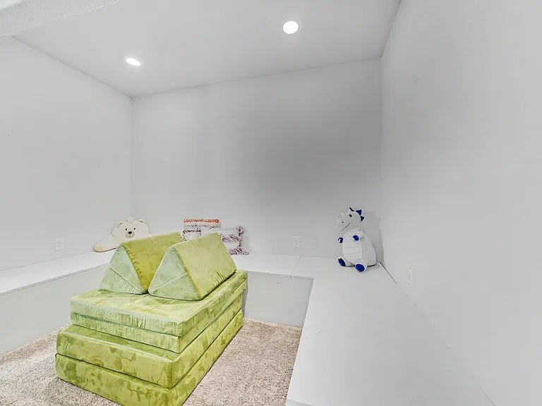 6339 Knapp Dr — Photo 34