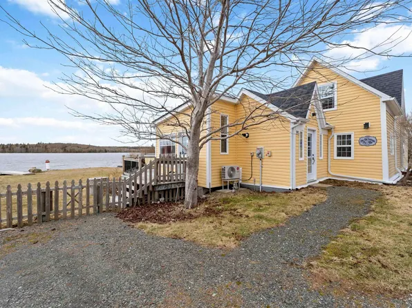 92 Lake Darling Rd, Yarmouth, NS B5A 5L1