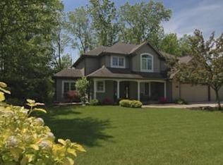 824 Woodland Xing, Fort Wayne, IN