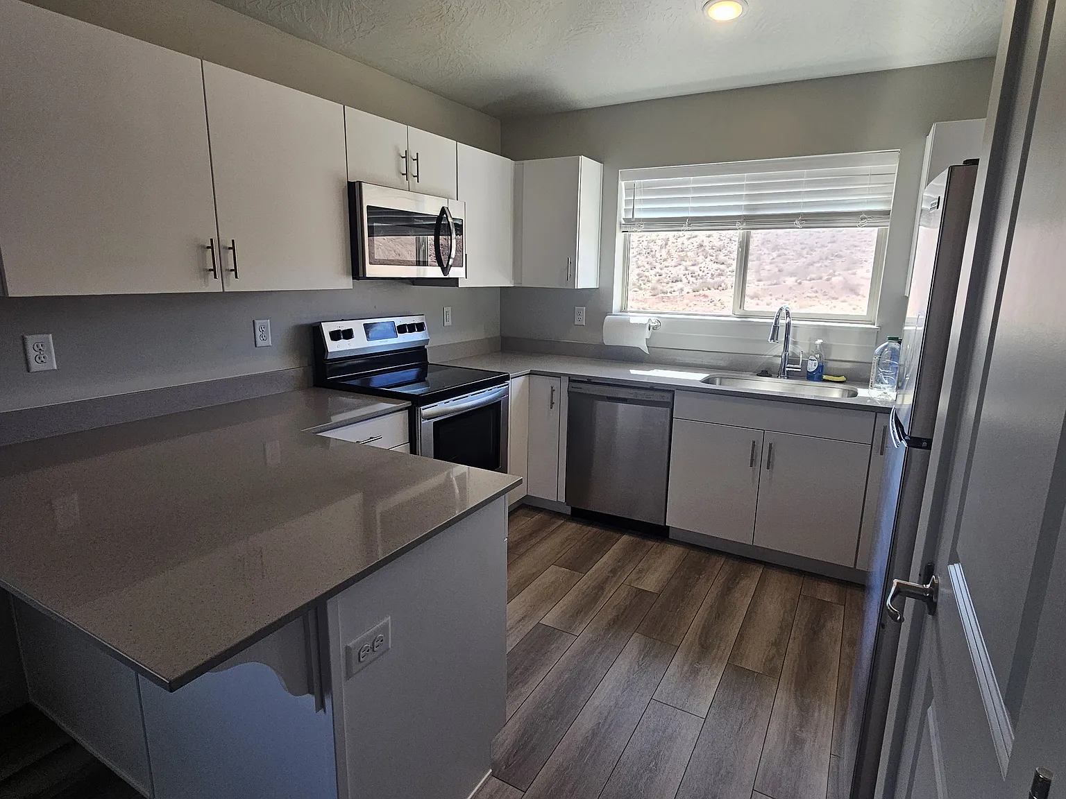2 bed, 903 sqft, $1,595 — Photo 1