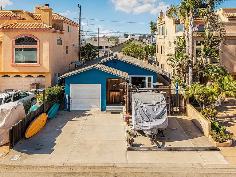 293 Hollywood Blvd — Photo 1