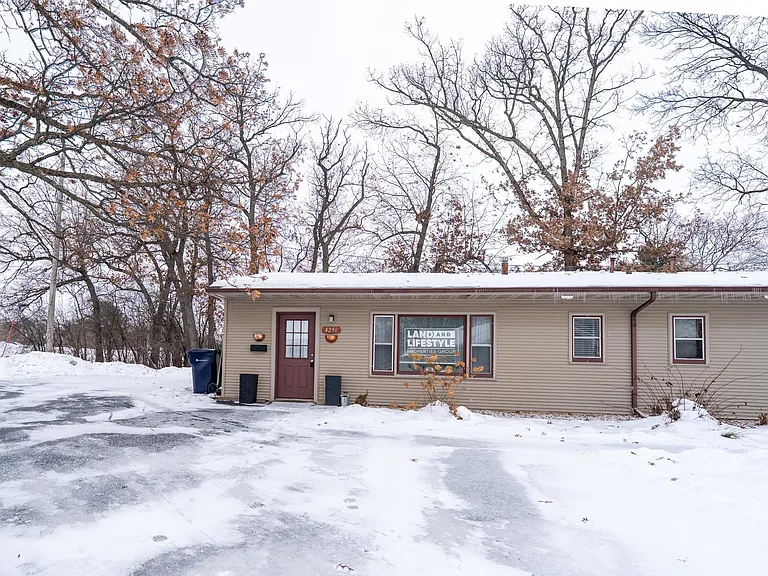 4256 Fox Hills Ct — Photo 13