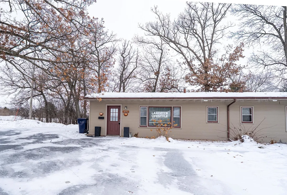 Building Photo - 4256 Fox Hills Ct