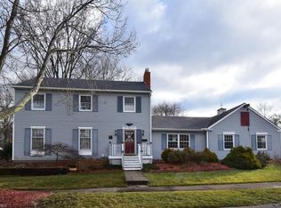 595 Marygate Dr, Bay Village, OH