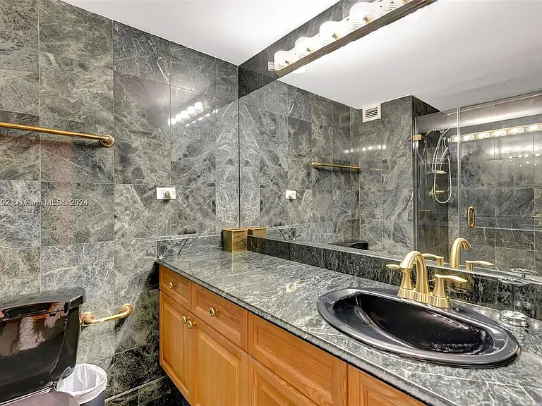 2301 Collins Ave #1206 — Photo 15