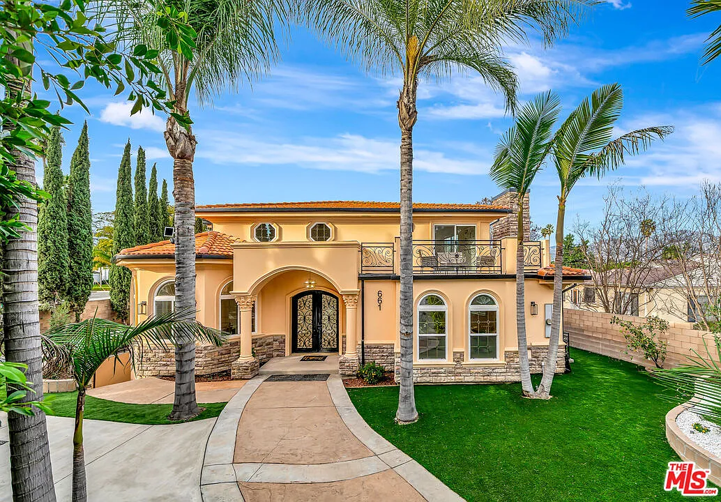 5 bed, 4.5 bath, 3537 sqft, $13,988 — Photo 1