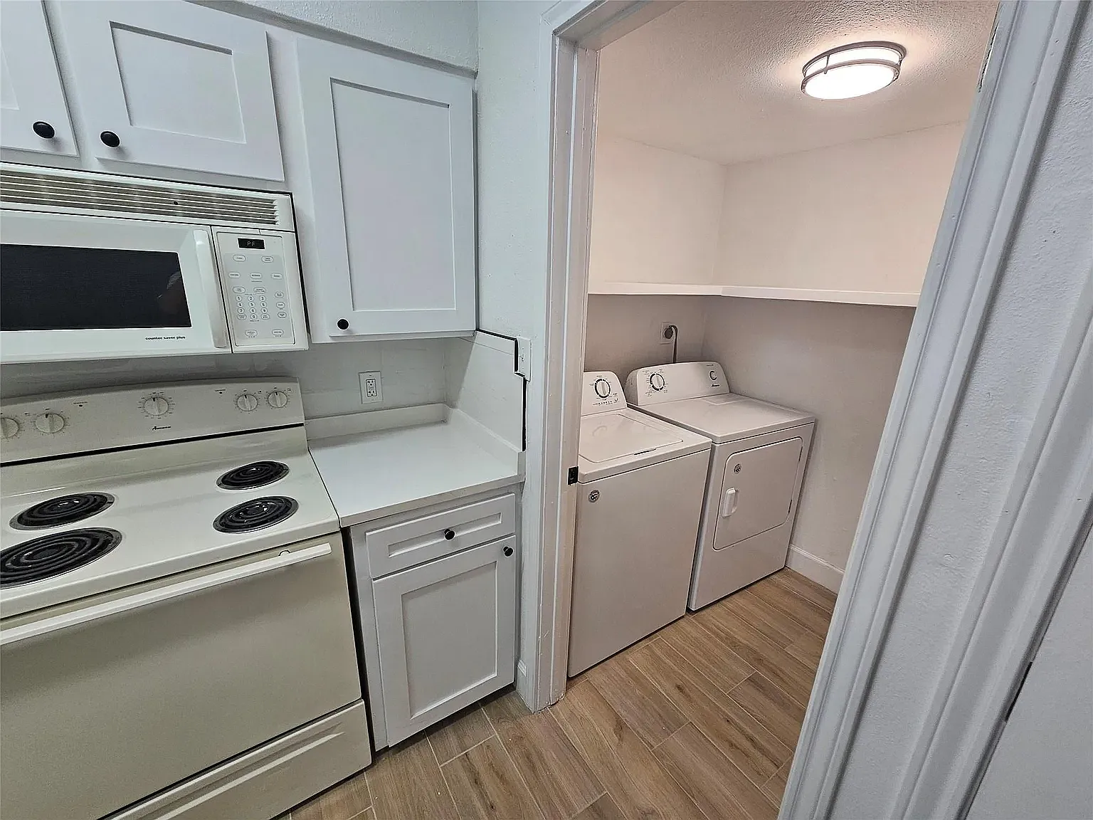 2 bed, 841 sqft, $1,300 — Photo 4