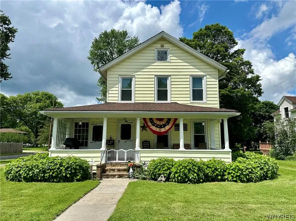 121 W Court St, Warsaw, NY 14569