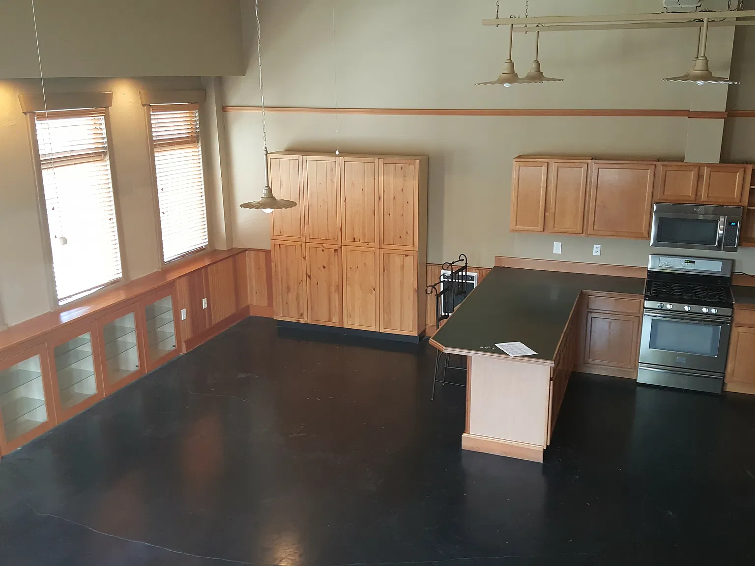 1 bed, 900 sqft, $1,425 — Photo 1