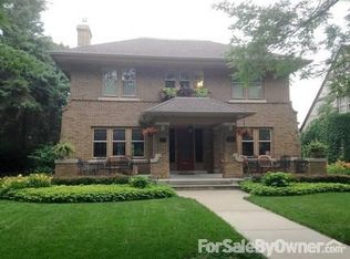 6211 Washington Cir, Wauwatosa, WI 53213
