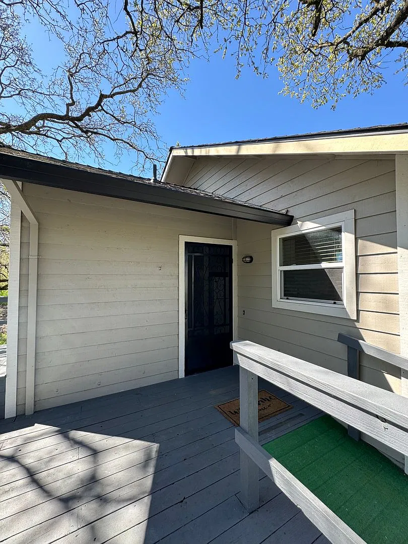 640 square foot 1 bedroom, 1 bath private home on shared three acres, in the desirable West Count... — Photo 3