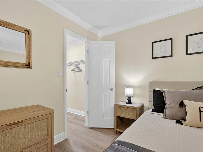 3520 Clifden Dr — Photo 32