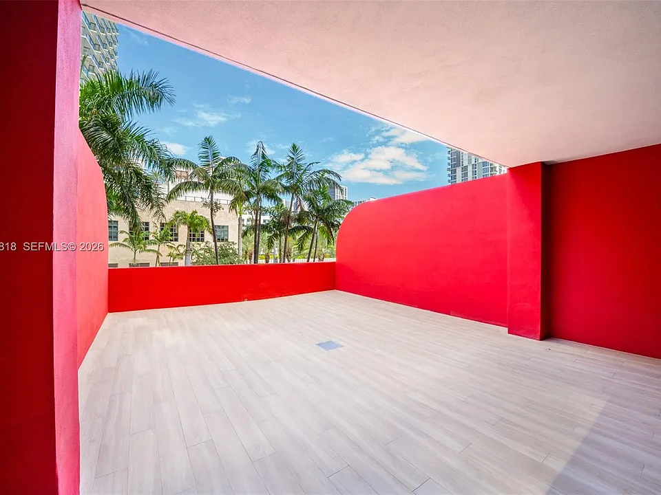 90 NE 32nd St #203