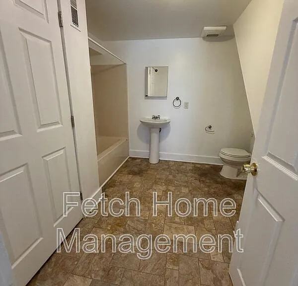236 W Mifflin St — Photo 17