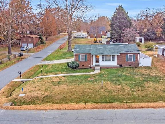 4th image of 2018 S Ashland Dr