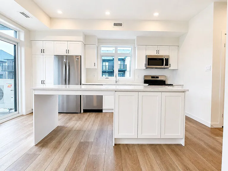 824 Woolwich St #110 — Photo 8