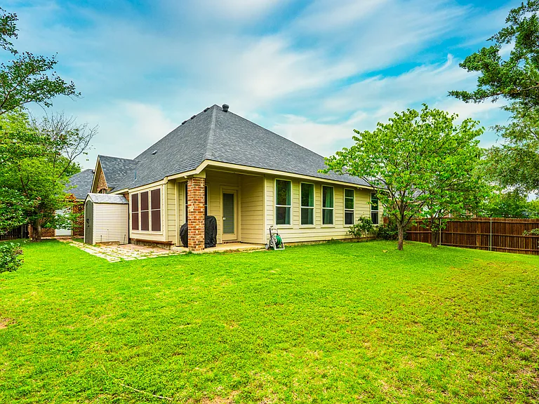 2504 Maple Stream Dr — Photo 16