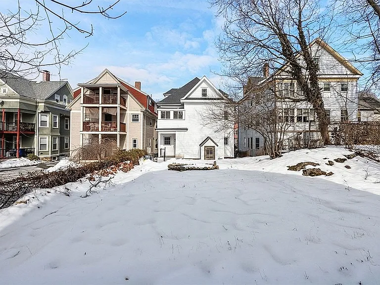 11 1/2 Spring Park Ave #1 — Photo 9