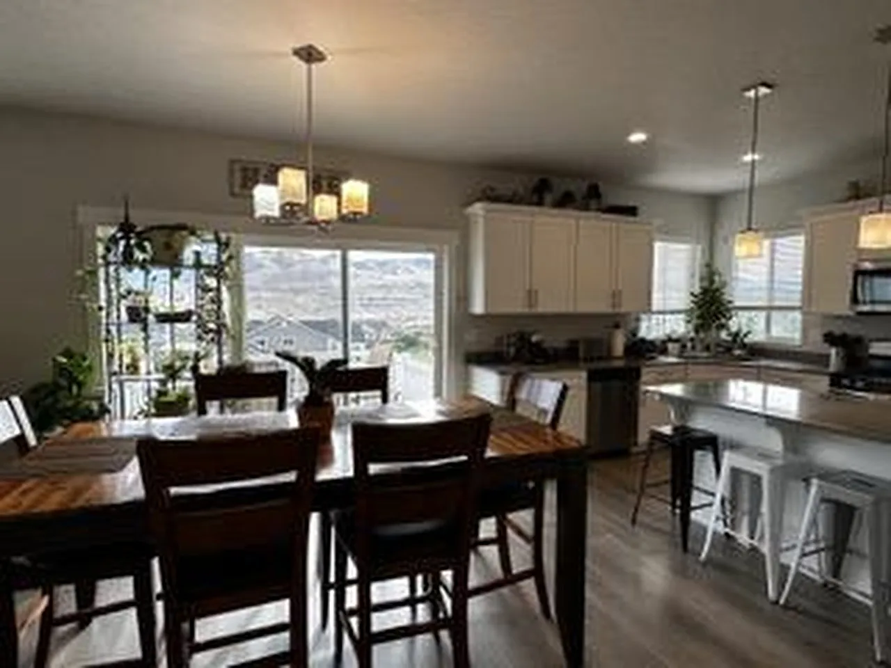 4 bed, 2.5 bath, 3500 sqft, $2,895 — Photo 2