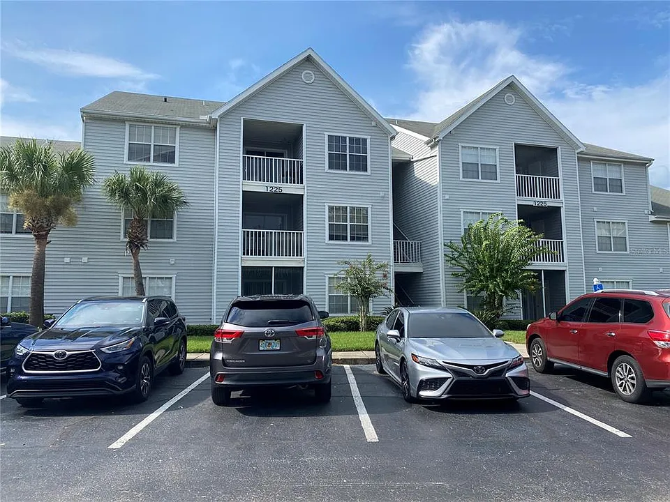 1225 Bermuda Lakes Ln #107