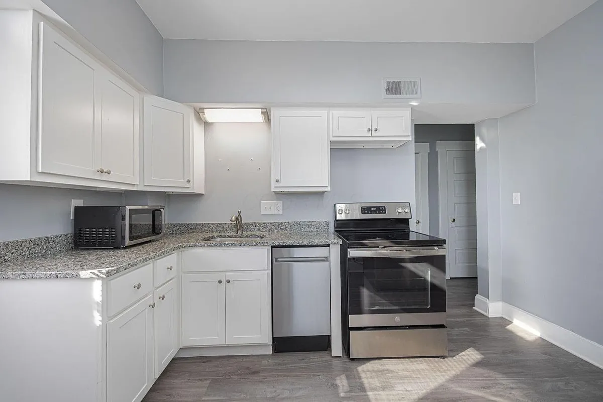Building Photo - 341 E Sycamore St #341