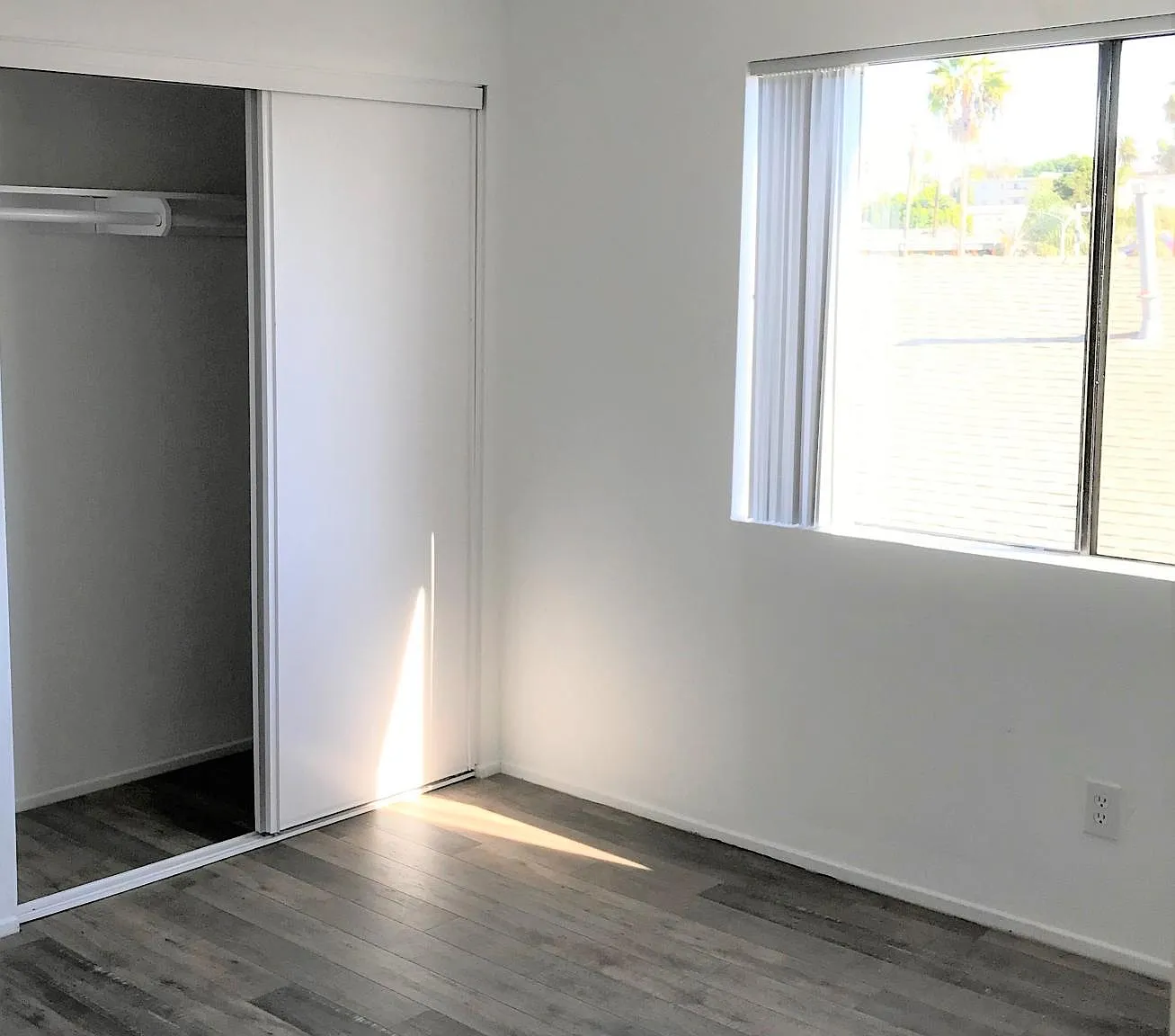 2 bed, 10 sqft, $1,100 — Photo 4