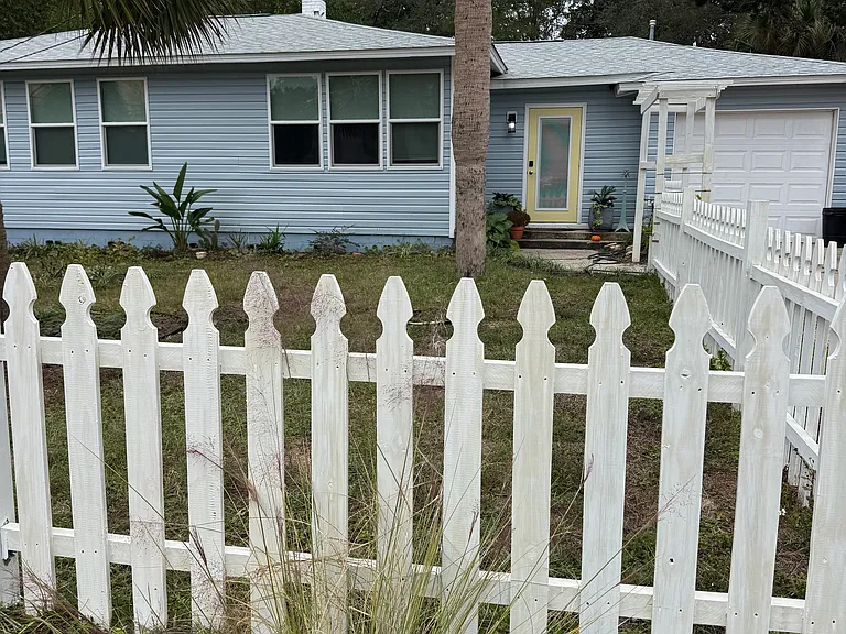 248 Beachview Dr — Photo 1