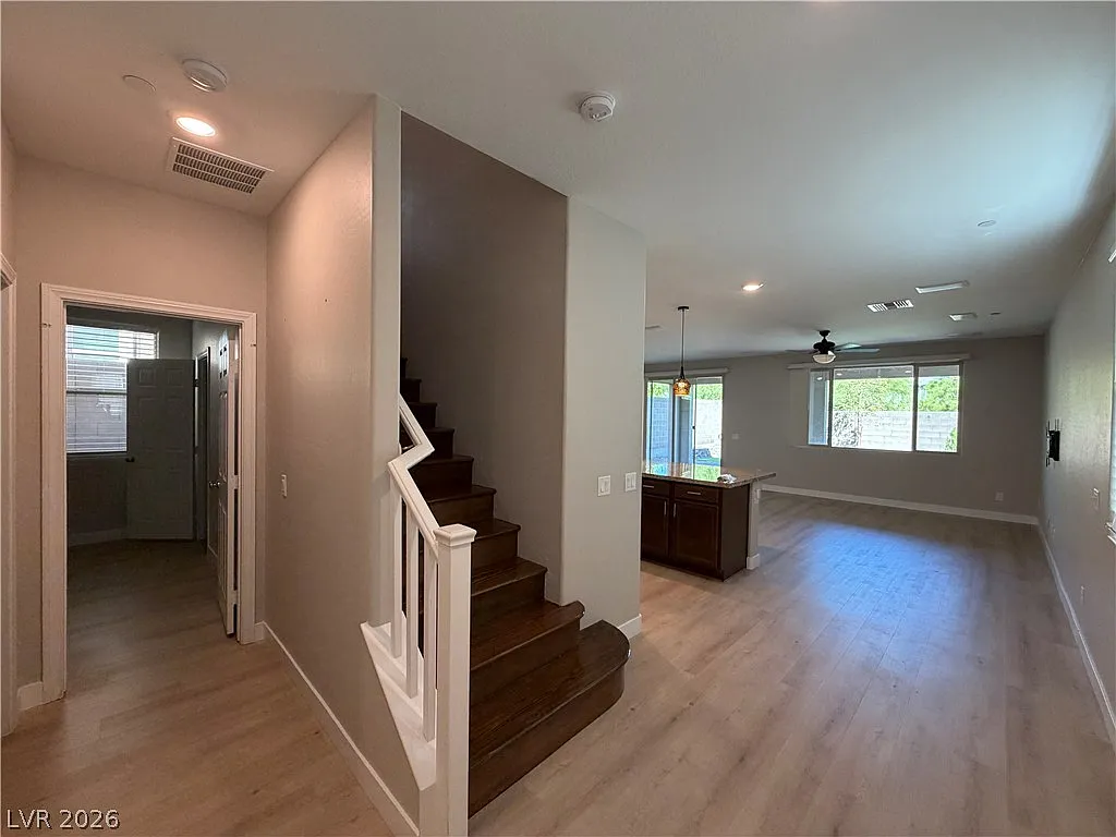 5 bed, 3.0 bath, 2454 sqft, $3,295 — Photo 3