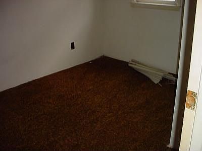 5th image of 2222 Glen Ct