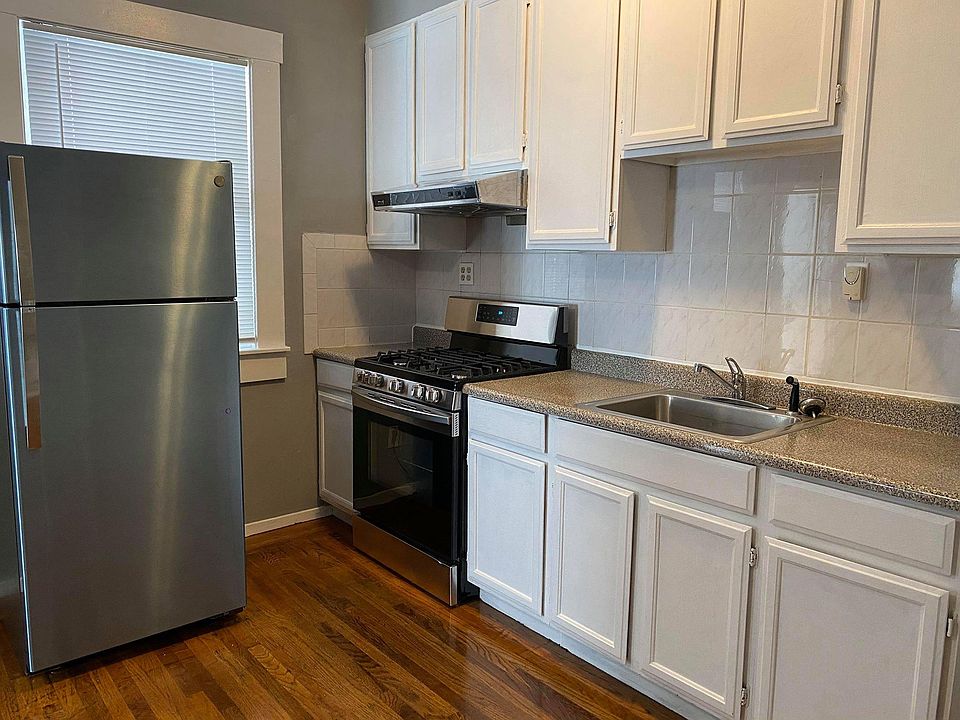 1st image of 25 Varennes St