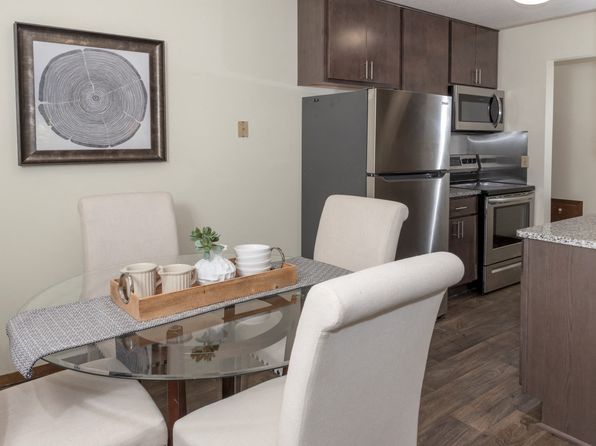 Burnsville Parkway Apartments | 1701 W Burnsville Pkwy, Burnsville, MN
