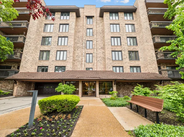 1771 Mission Hills Rd APT 412, Northbrook, IL 60062