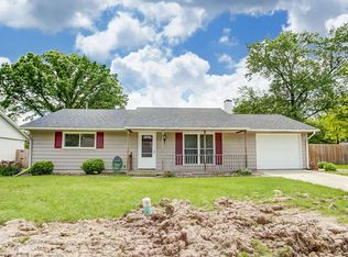 806 Cherry Blossom Ln, Fort Wayne, IN 46825