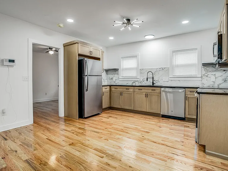 4421 Bellefontaine Ave — Photo 17
