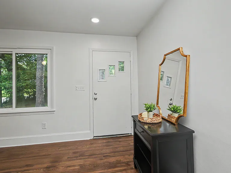 2200 Eastway Dr — Photo 21