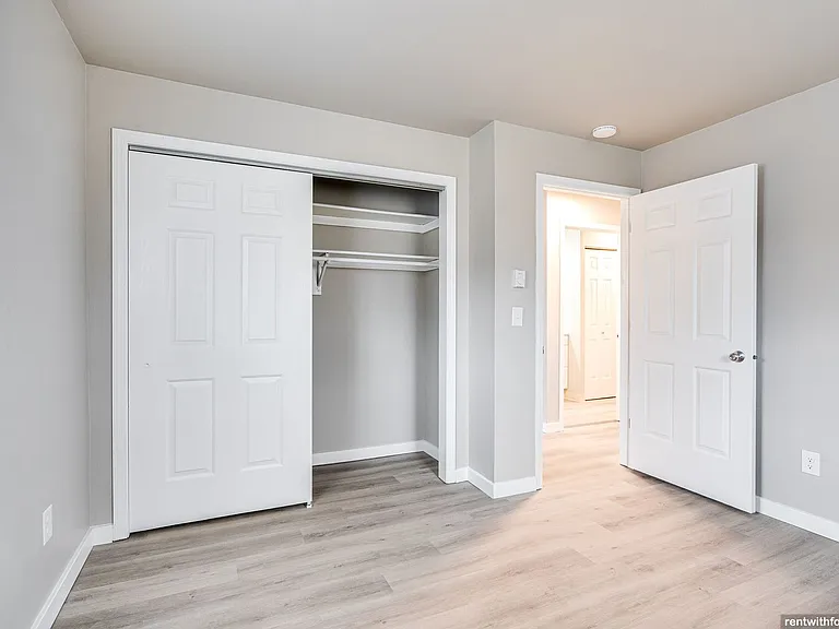 560 W Linwood Ave — Photo 22