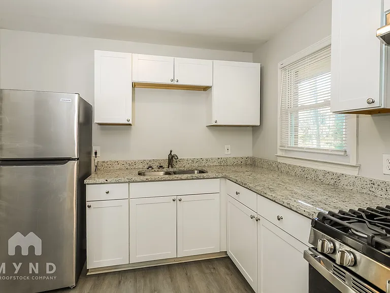 4769 Ridgewood Dr — Photo 3