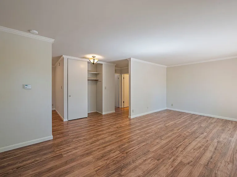 100 Devon Avenue — Photo 6