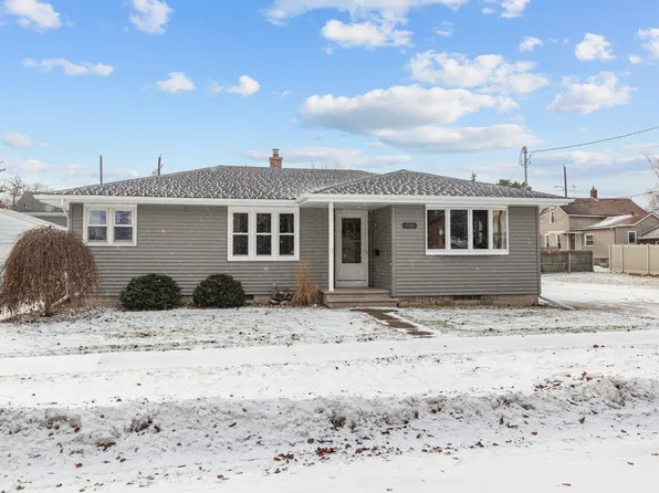 719 W 8th Ave, Oshkosh, WI 54902