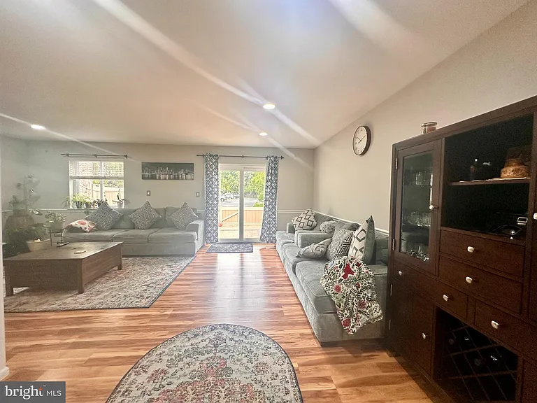 163 Thoreau Dr — Photo 14
