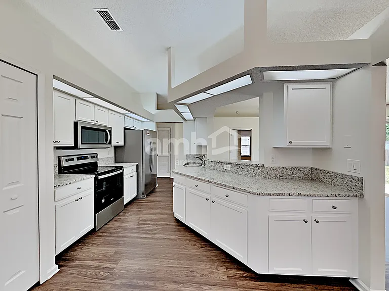 3155 Olde Sutton Parke Dr — Photo 5